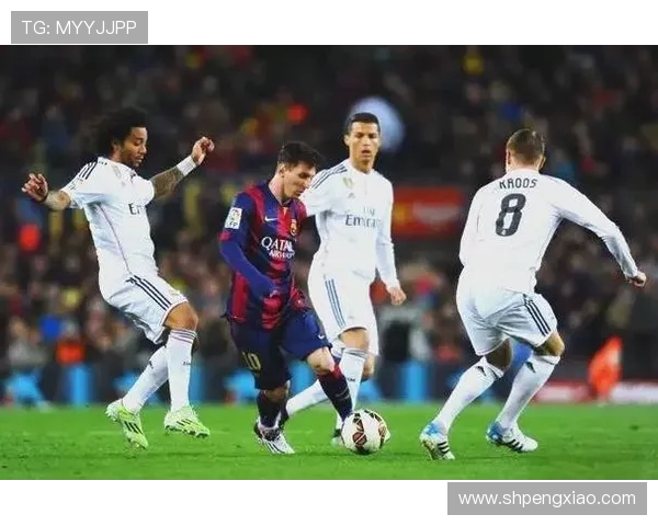 足球比赛中的进攻与防守配合